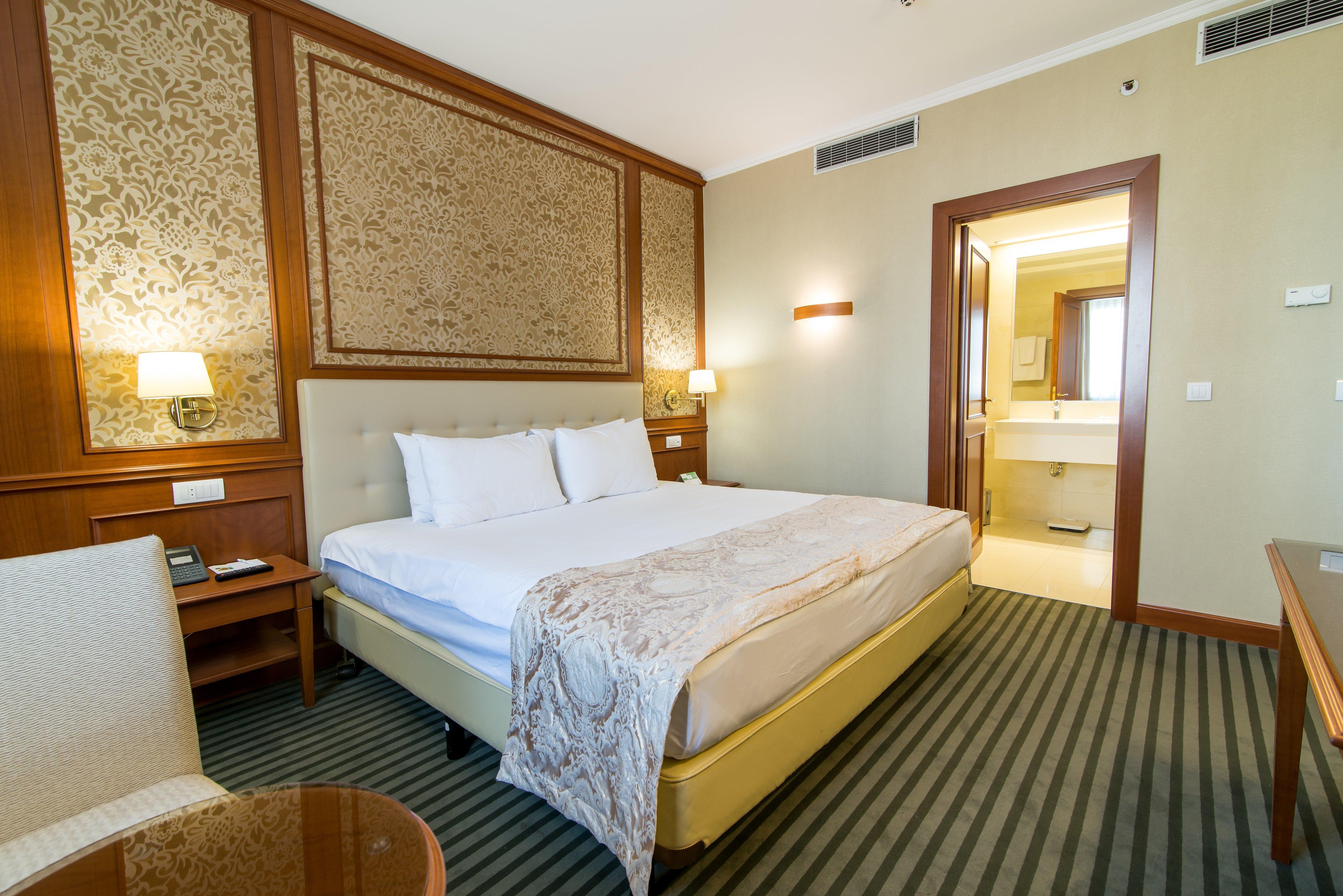 Holiday Inn Skopje By Ihg Exterior photo