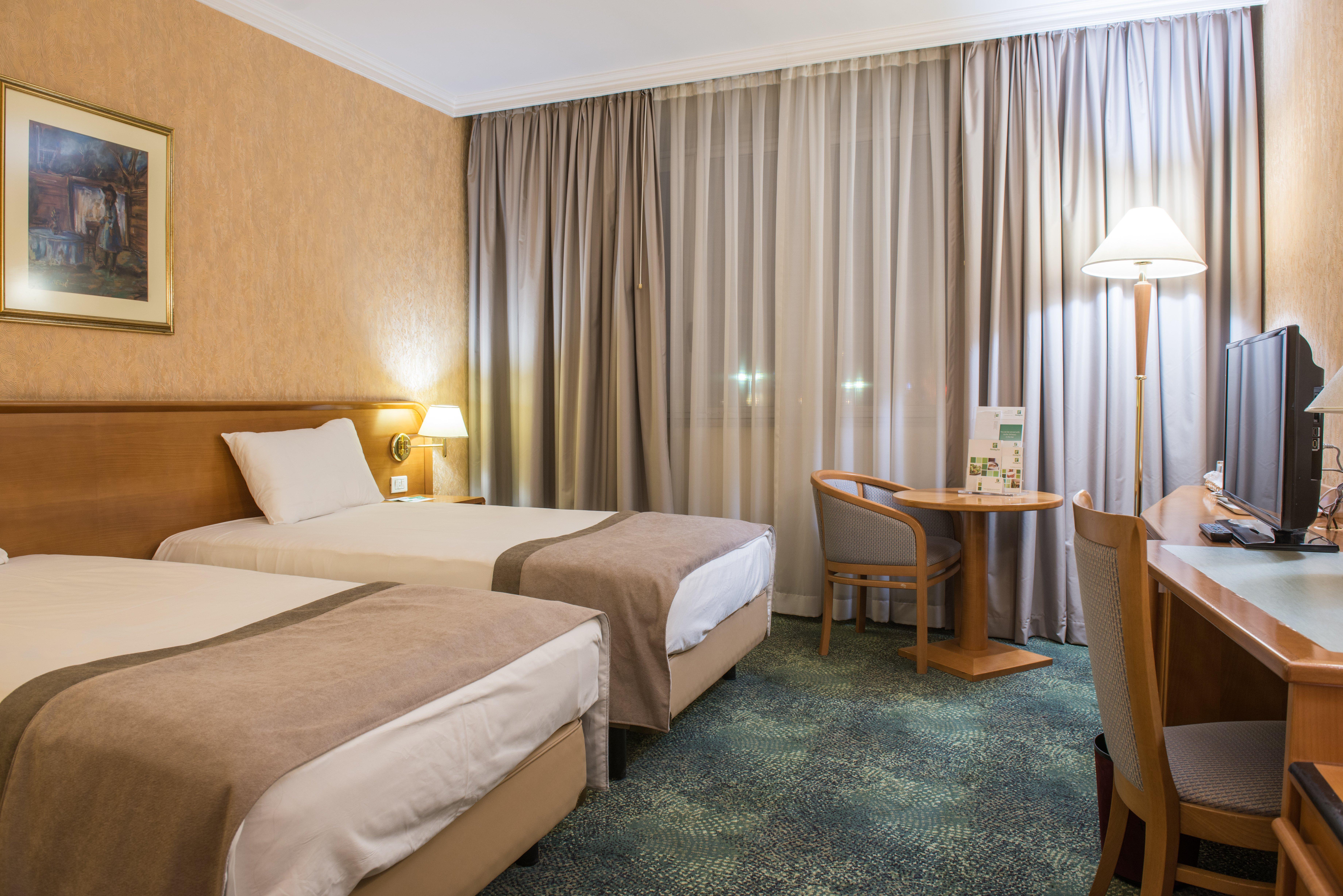 Holiday Inn Skopje By Ihg Exterior photo
