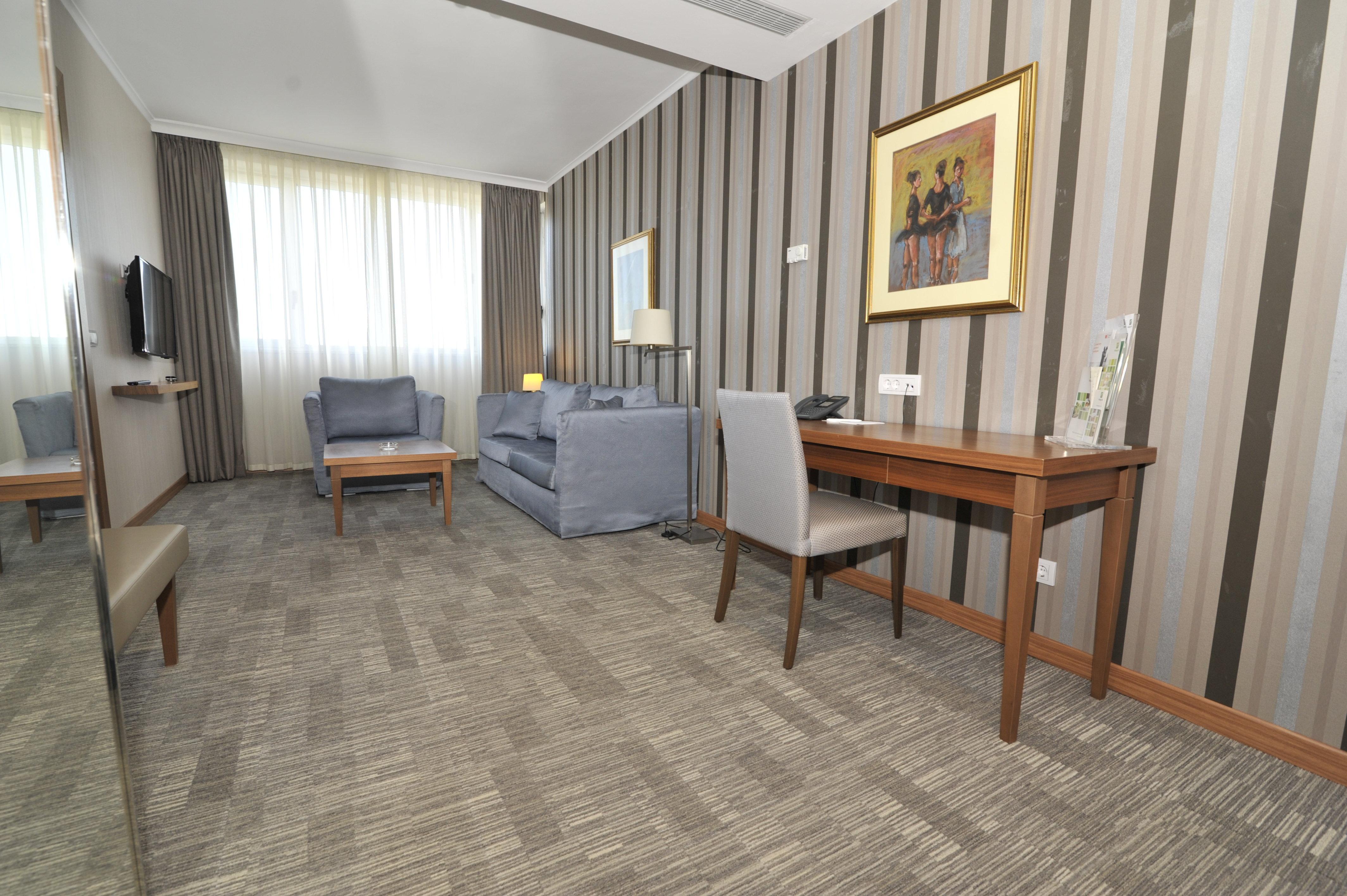 Holiday Inn Skopje By Ihg Exterior photo