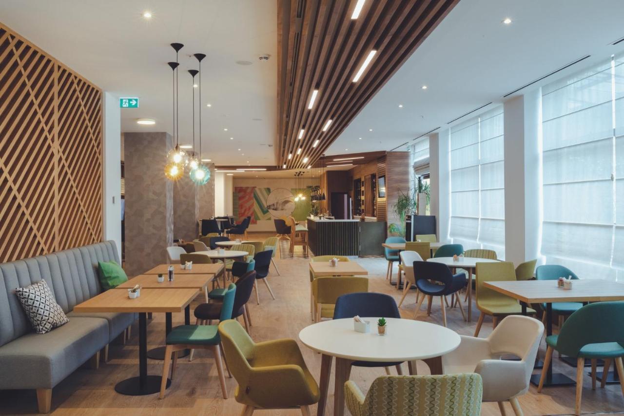 Holiday Inn Skopje By Ihg Exterior photo