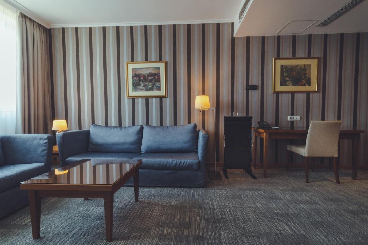 Holiday Inn Skopje By Ihg Exterior photo